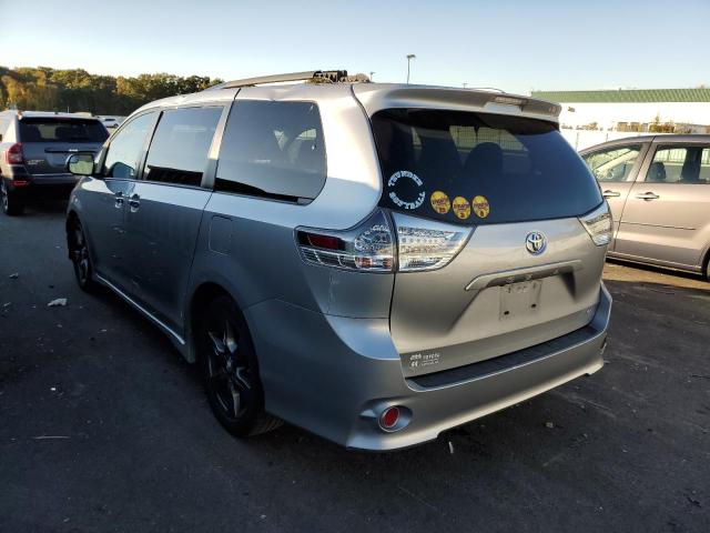 5TDXZ3DC2HS789738 - 2017 TOYOTA SIENNA SE SILVER photo 3