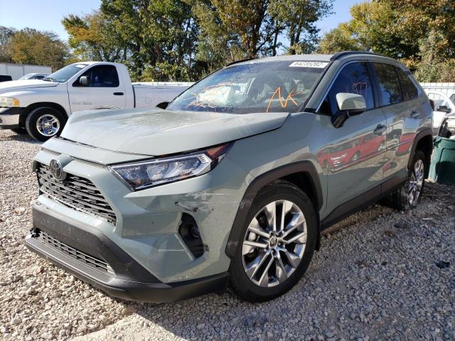 2T3A1RFVXMW195390 - 2021 TOYOTA RAV4 XLE P GRAY photo 2