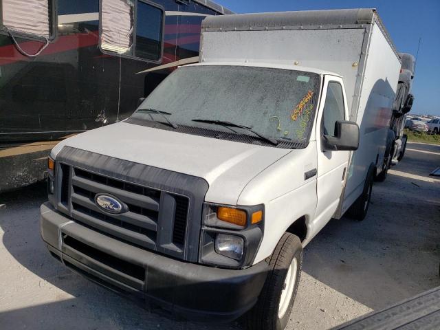 1FDWE3FL3EDA56833 - 2014 FORD CUTAWAY E3 WHITE photo 2