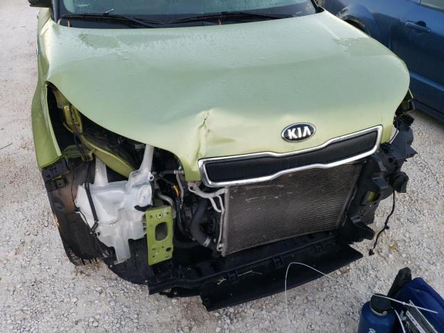 KNDJN2A21G7867944 - 2016 KIA SOUL GREEN photo 9