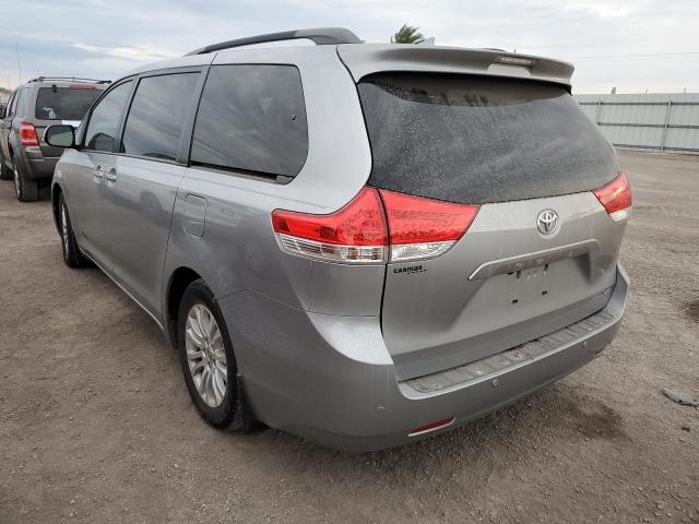 5TDYK3DC7DS338291 - 2013 TOYOTA SIENNA XLE SILVER photo 3