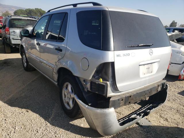 4JGAB54EXYA216781 - 2000 MERCEDES-BENZ ML 320 SILVER photo 3