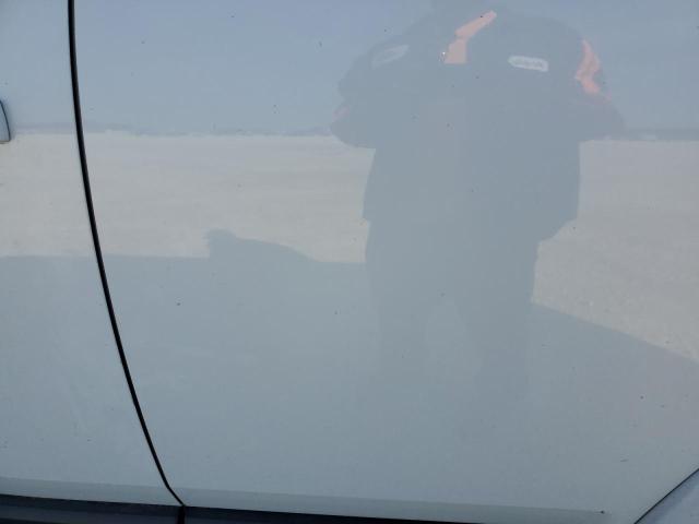 SALAK2V69GA828763 - 2016 LAND ROVER LR4 HSE LU WHITE photo 12