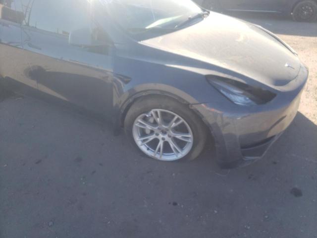 7SAYGDEE5NF443654 - 2022 TESLA MODEL Y GRAY photo 9