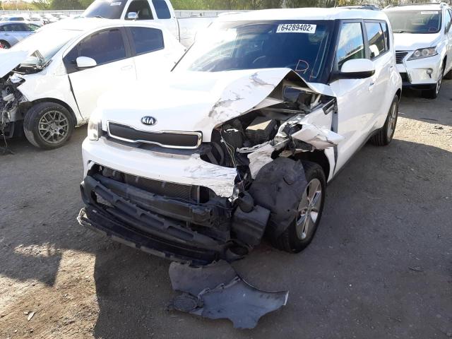 KNDJN2A24F7156608 - 2015 KIA SOUL WHITE photo 2