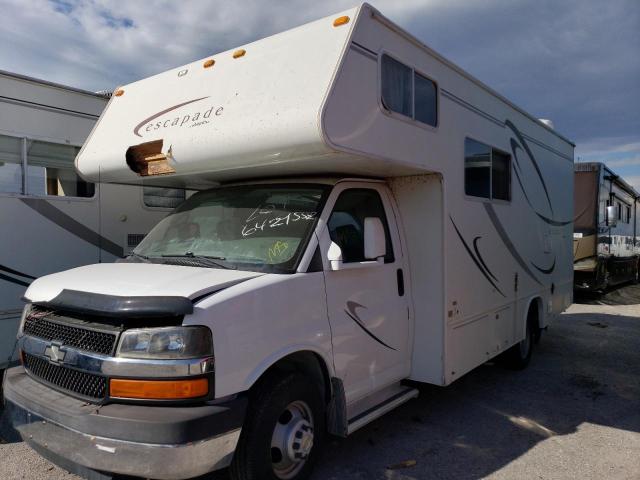 1GBJG31U851127426 - 2005 CHEVROLET MOTORHOME WHITE photo 2