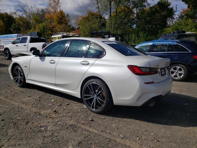 3MW5P9J04N8C23575 - 2022 BMW 330XE WHITE photo 3