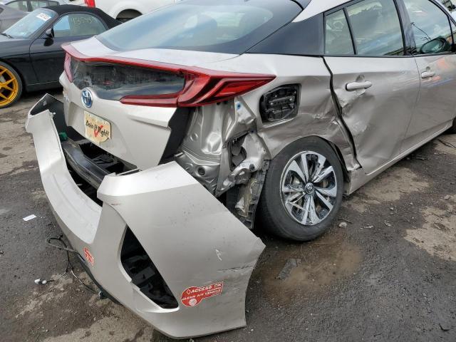 JTDKARFP2H3067725 - 2017 TOYOTA PRIUS PRIM 银色 照片 9