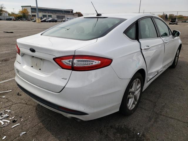 3FA6P0H7XFR131118 - 2015 FORD FUSION SE WHITE photo 4