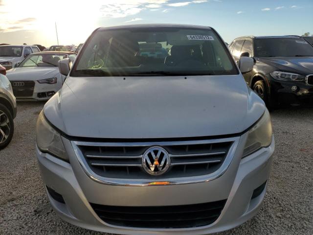 2V8HW34199R501644 - 2009 VOLKSWAGEN ROUTAN SE SILVER photo 5