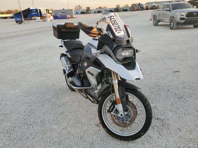 WB10A6108HZ656272 - 2017 BMW R1200 GS TWO TONE photo 1