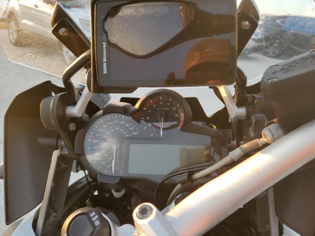 WB10A6108HZ656272 - 2017 BMW R1200 GS TWO TONE photo 8