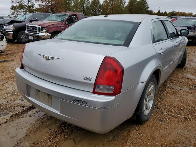 2C3KA53G67H777028 - 2007 CHRYSLER 300 TOURIN SILVER photo 4