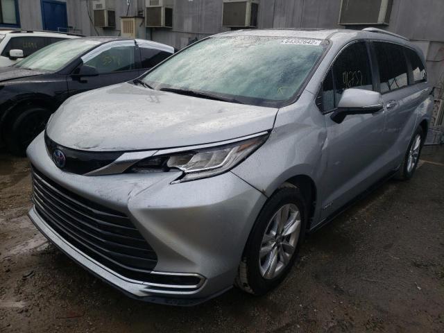 5TDZSKFC6MS003213 - 2021 TOYOTA SIENNA LIM SILVER photo 2