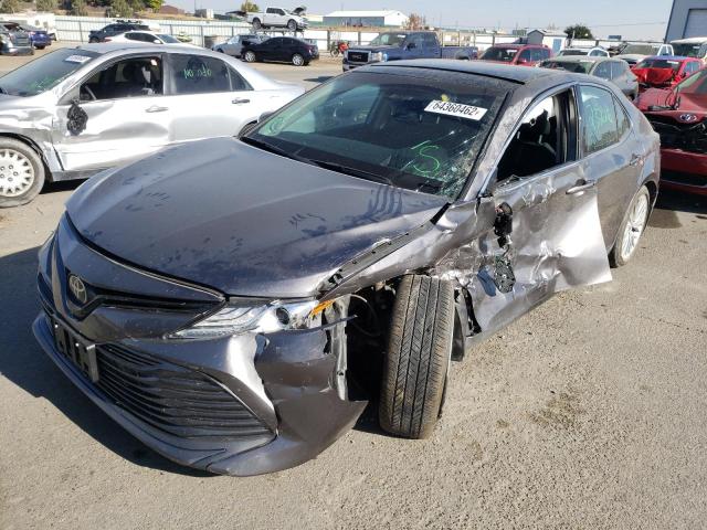 4T1BZ1HK9JU500285 - 2018 TOYOTA CAMRY XSE SILVER photo 2