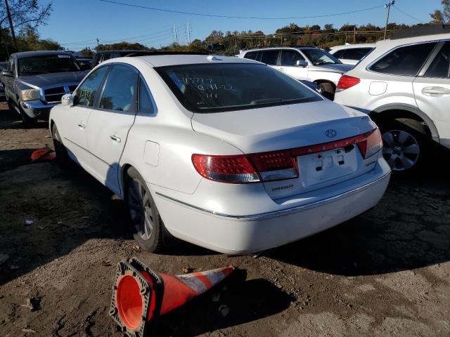 KMHFC46F19A369697 - 2009 HYUNDAI AZERA SE WHITE photo 3