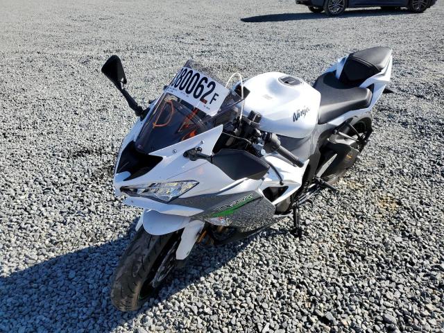 JKBZXJH11MA009690 - 2021 KAWASAKI ZX636 K WHITE photo 2