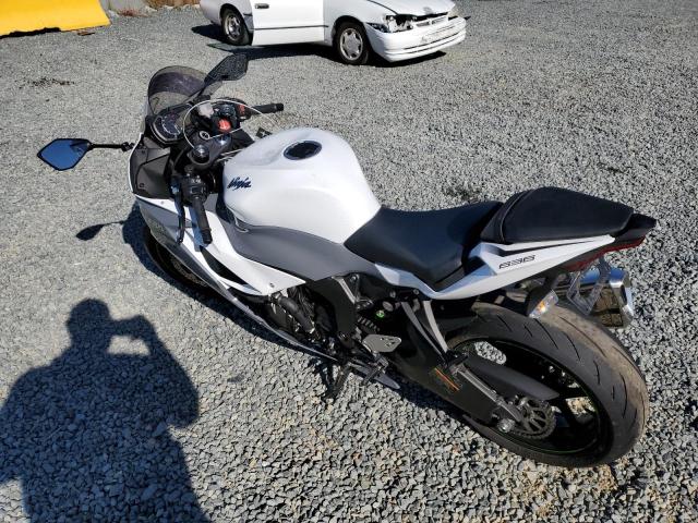 JKBZXJH11MA009690 - 2021 KAWASAKI ZX636 K WHITE photo 3