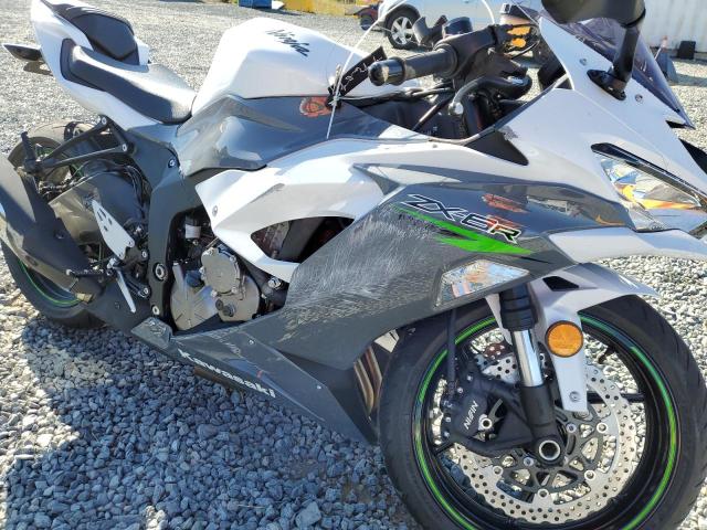 JKBZXJH11MA009690 - 2021 KAWASAKI ZX636 K WHITE photo 9