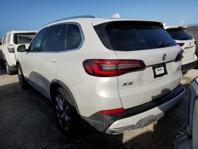 5UXCR6C05N9L94548 - 2022 BMW X5 XDRIVE4 WHITE photo 3