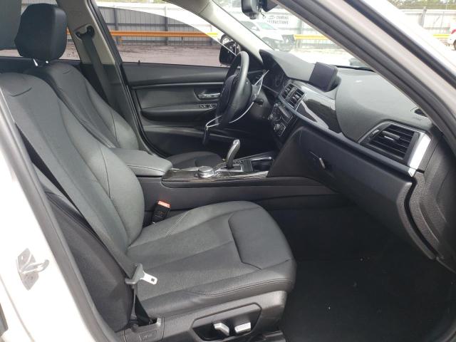 WBA8A3C58JA357637 - 2018 BMW 320 XI WHITE photo 5