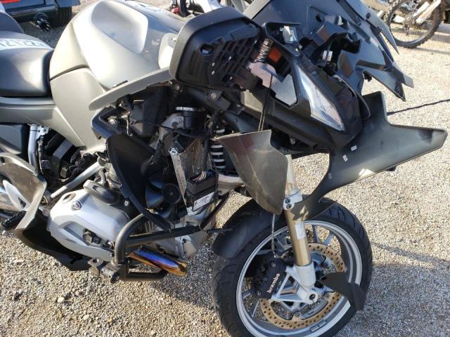 WB10A1303EZ190472 - 2014 BMW R1200 RT GRAY photo 9