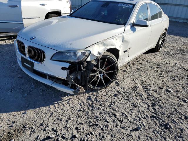 WBAKC6C55CDX99312 - 2012 BMW 750 XI WHITE photo 9