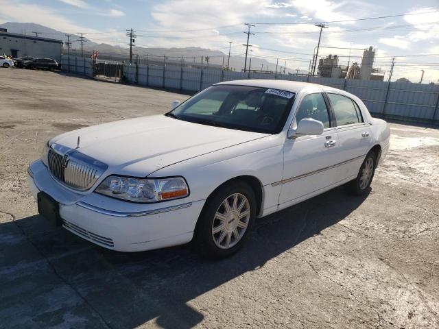 2LNHM82V19X623443 - 2009 LINCOLN TOWN CAR S WHITE photo 2