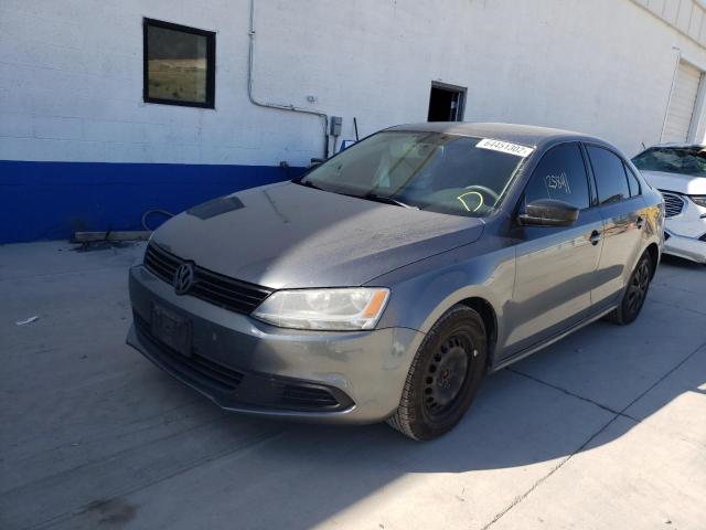 3VW2K7AJ2DM390358 - 2013 VOLKSWAGEN JETTA BASE GRAY photo 2