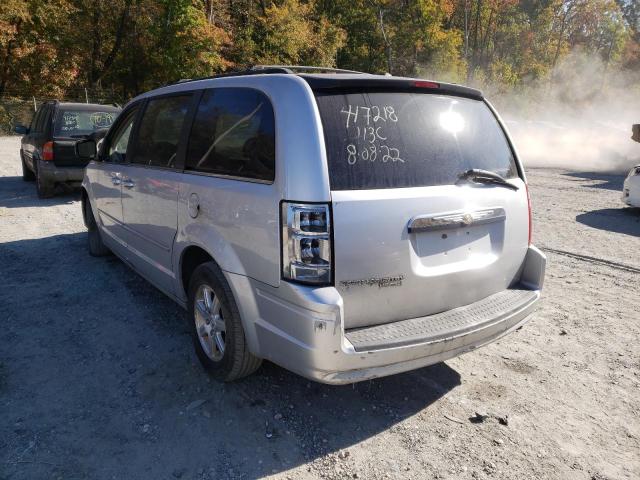 2A8HR54P78R782661 - 2008 CHRYSLER TOWN & COU SILVER photo 3