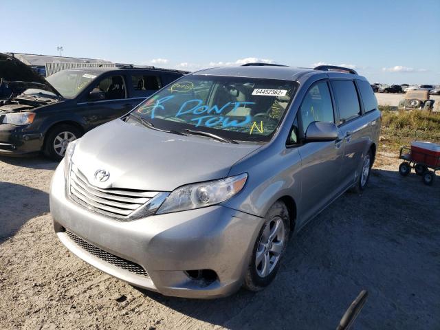 5TDKK3DC7FS668439 - 2015 TOYOTA SIENNA LE GRAY photo 2