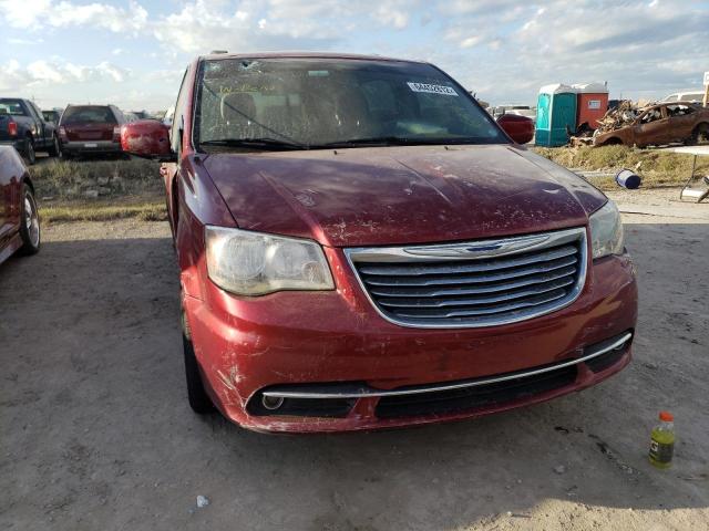 2C4RC1BG8FR708588 - 2015 CHRYSLER TOWN & COU RED photo 9