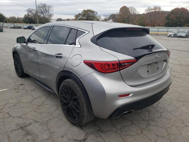 SJKCH5CP2JA052413 - 2018 INFINITI QX30 BASE SILVER photo 3