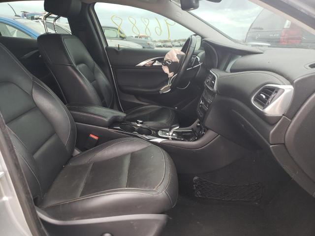 SJKCH5CP2JA052413 - 2018 INFINITI QX30 BASE SILVER photo 5