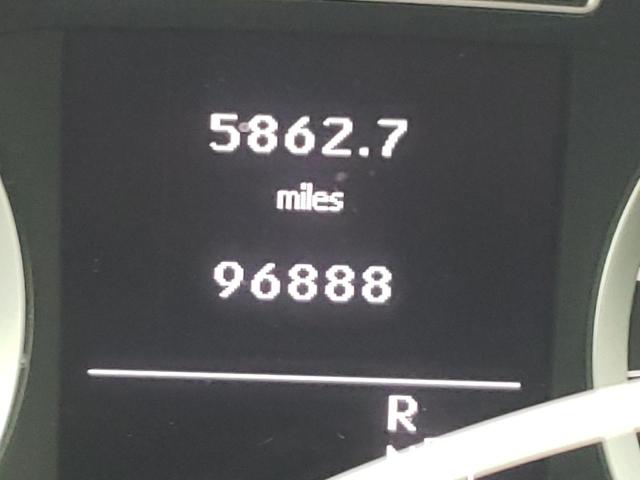 SJKCH5CP2JA052413 - 2018 INFINITI QX30 BASE SILVER photo 8