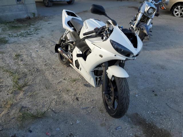 JYARJ06E26A031255 - 2006 YAMAHA YZFR6 L WHITE photo 1