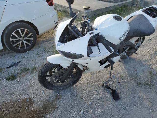 JYARJ06E26A031255 - 2006 YAMAHA YZFR6 L WHITE photo 9