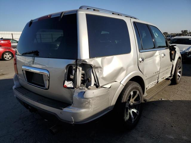 5LMFU28R24LJ00868 - 2004 LINCOLN NAVIGATOR 银色 照片 4