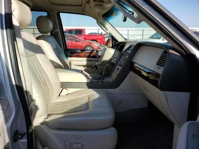 5LMFU28R24LJ00868 - 2004 LINCOLN NAVIGATOR 银色 照片 5