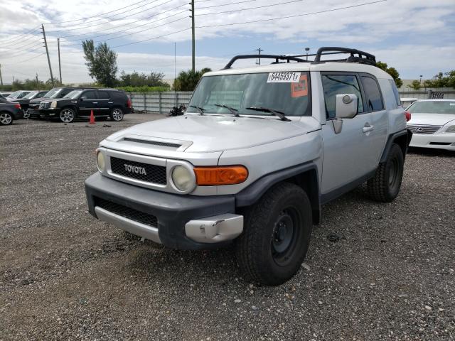 JTEZU11FX8K007232 - 2008 TOYOTA FJ CRUISER SILVER photo 2