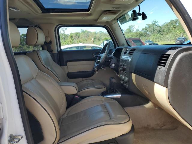 5GTDN136468178814 - 2006 HUMMER H3 WHITE photo 5