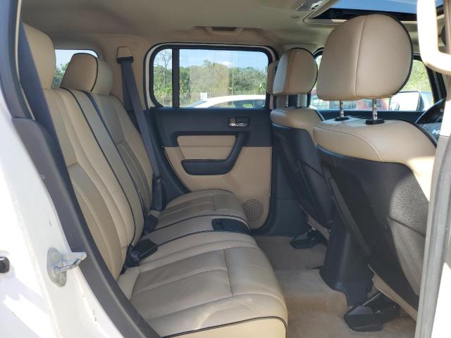 5GTDN136468178814 - 2006 HUMMER H3 WHITE photo 6