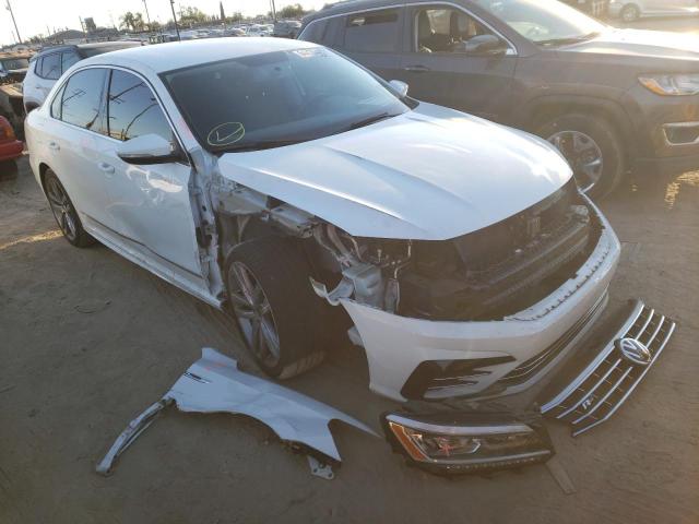 1VWDT7A34HC028658 - 2017 VOLKSWAGEN PASSAT R-L WHITE photo 1