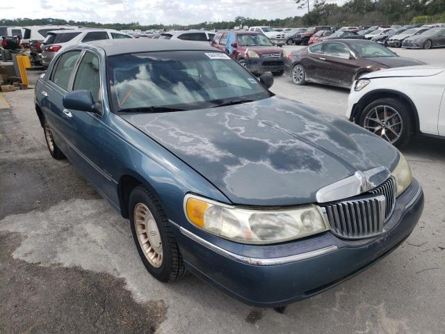 1LNHM81W61Y737873 - 2001 LINCOLN TOWN CAR GREEN photo 1