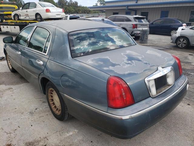 1LNHM81W61Y737873 - 2001 LINCOLN TOWN CAR GREEN photo 3