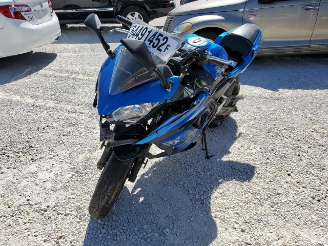 JKAEXEK18JDA11856 - 2018 KAWASAKI EX650-F 蓝色 照片 2