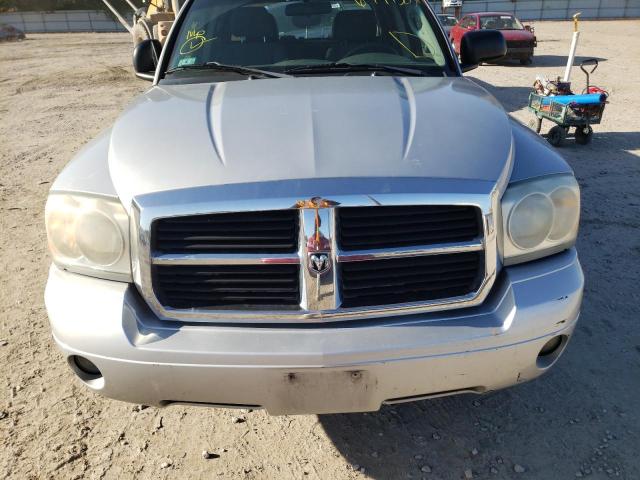 1D7HW48N66S638569 - 2006 DODGE DAKOTA QUA SILVER photo 9