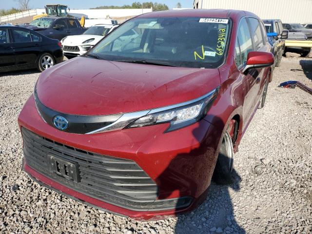5TDKRKEC5MS020728 - 2021 TOYOTA SIENNA LE RED photo 2