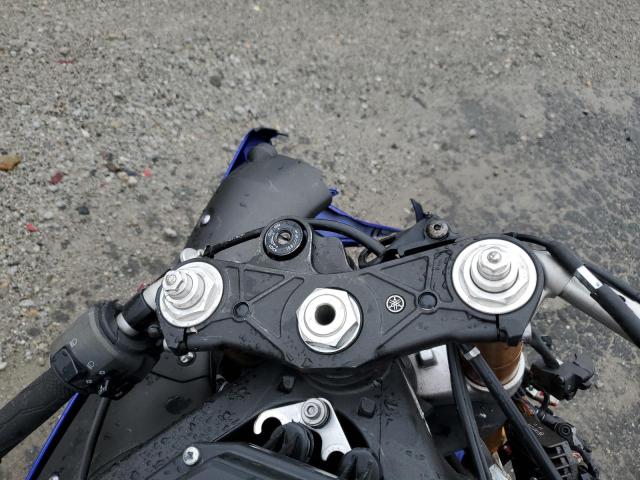 JYARN23E7BA009704 - 2011 YAMAHA YZFR1 TWO TONE photo 8