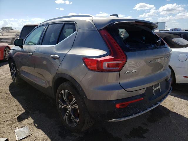 YV4162UL6M2432313 - 2021 VOLVO XC40 T5 IN GRAY photo 3